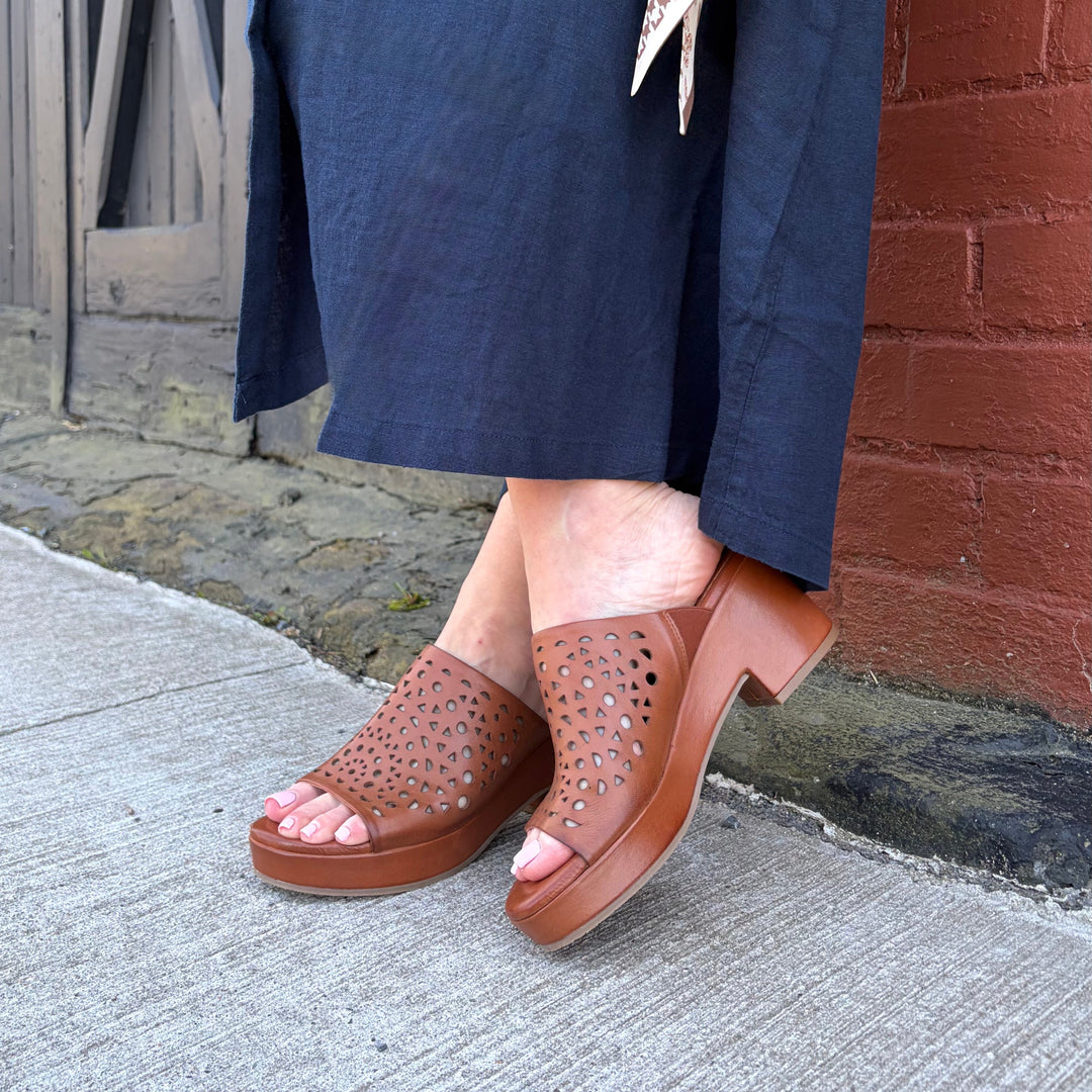 MIZ MOOZ - GIA SANDAL IN BRANDY LEATHER
