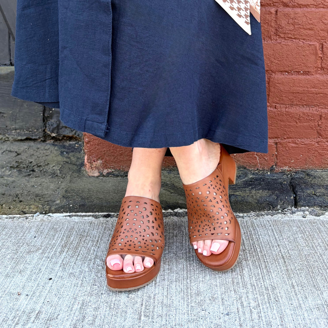 MIZ MOOZ - GIA SANDAL IN BRANDY LEATHER