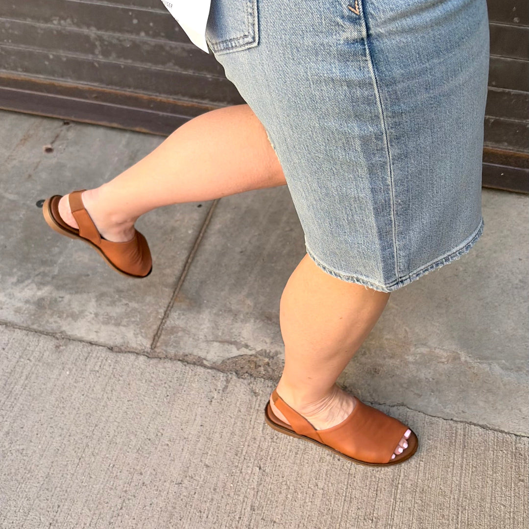 BUENO - HAYDEN SLINGBACK SANDAL IN DARK TAN LEATHER