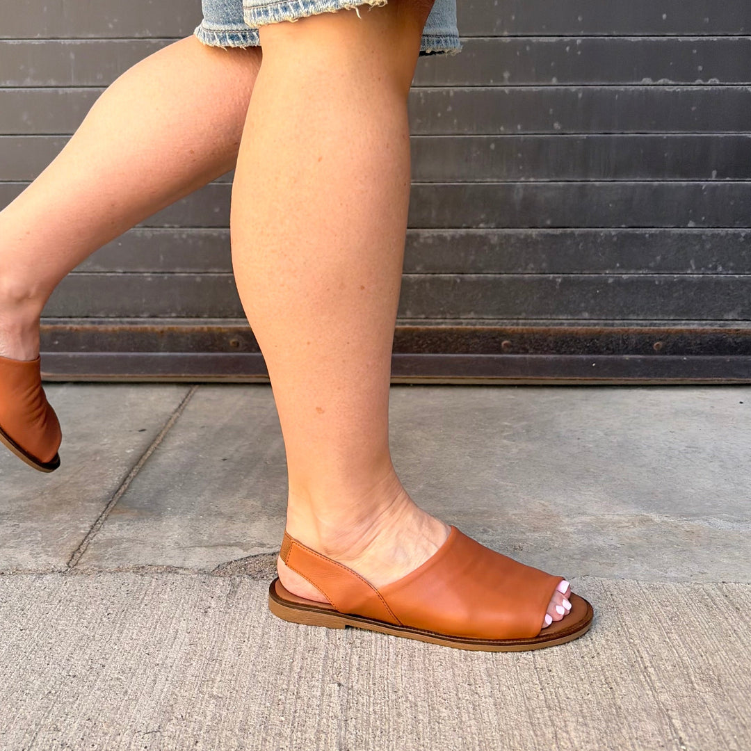 BUENO - HAYDEN SLINGBACK SANDAL IN DARK TAN LEATHER