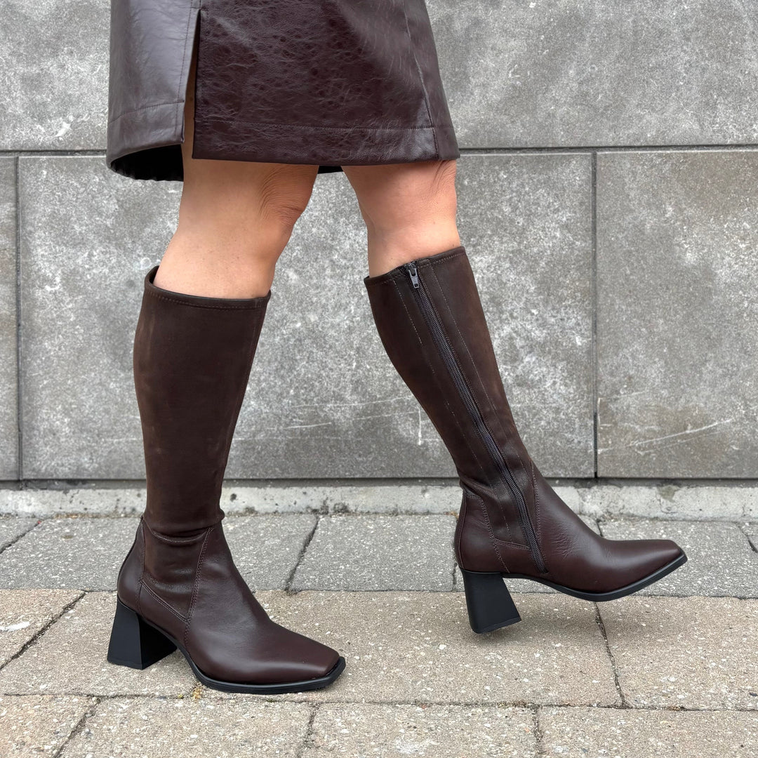 VAGABOND SHOEMAKERS - HEDDA TALL BOOT IN BROWN LEATHER
