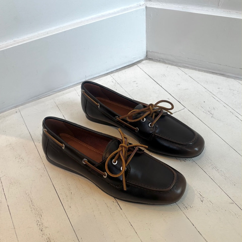 VAGABOND SHOEMAKERS - HILLARY BOAT SHOE IN BROWN LEATHER
