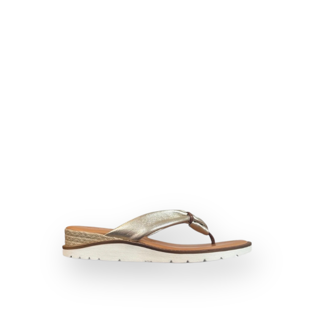ATELIERS - CHANDRA THONG SANDAL IN GOLD LEATHER