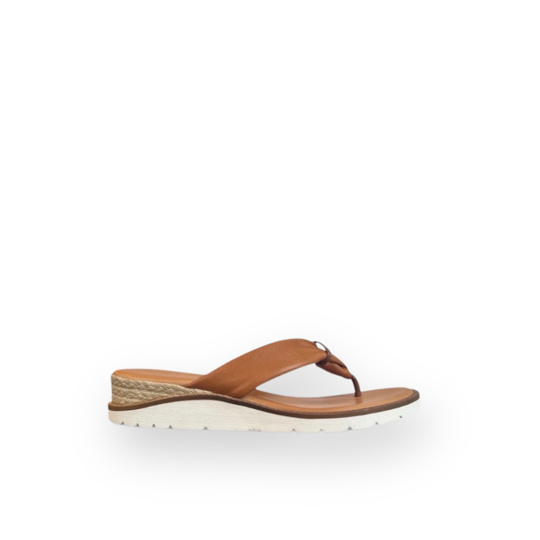 ATELIERS - CHANDRA THONG SANDAL IN TAN LEATHER