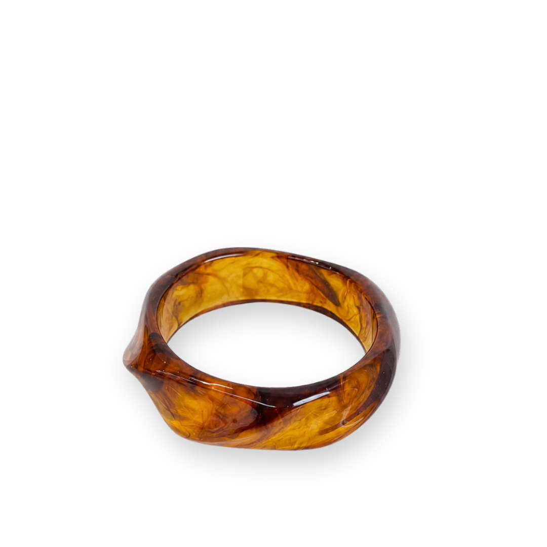 ICONIC MI - WAVE BANGLE IN AMBER ACRYLIC