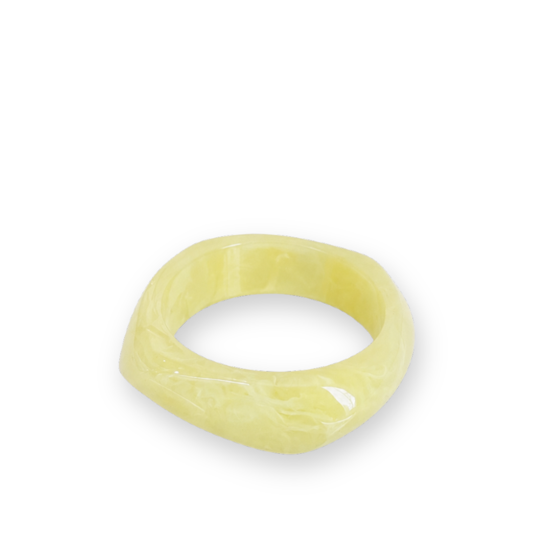 ICONIC MI - SWIRL BANGLE IN PASTEL YELLOW ACRYLIC