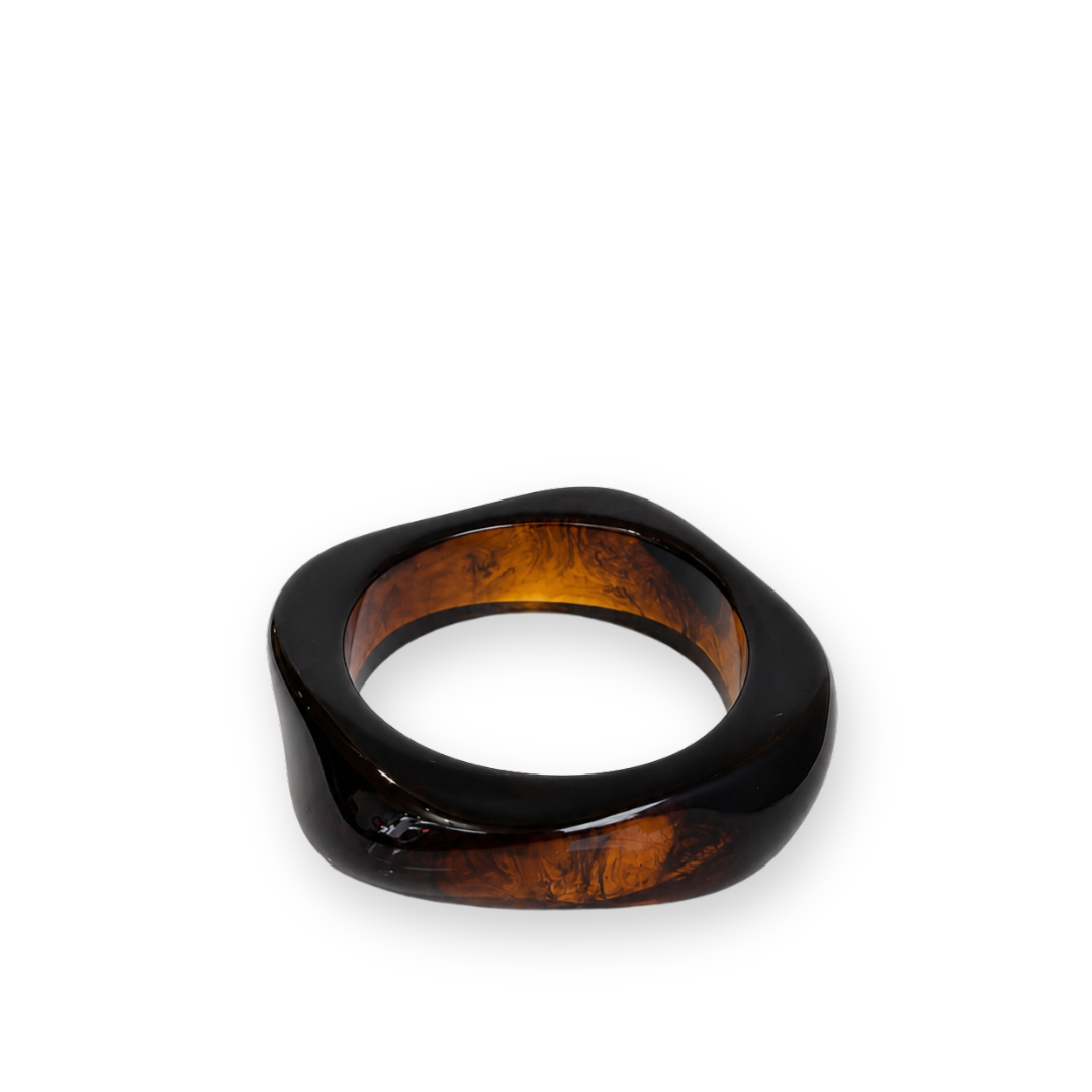 ICONIC MI - SWIRL CHUNKY BANGLE IN DARK AMBER ACRYLIC