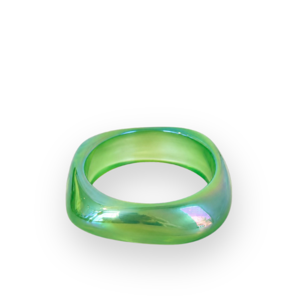 ICONIC MI - SUMMER GEOMETRIC BANGLE IN GREEN ACRYLIC