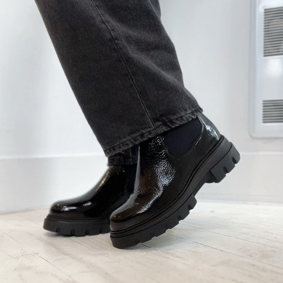 BOS & CO - FIVE BOOT IN BLACK PATENT LEATHER