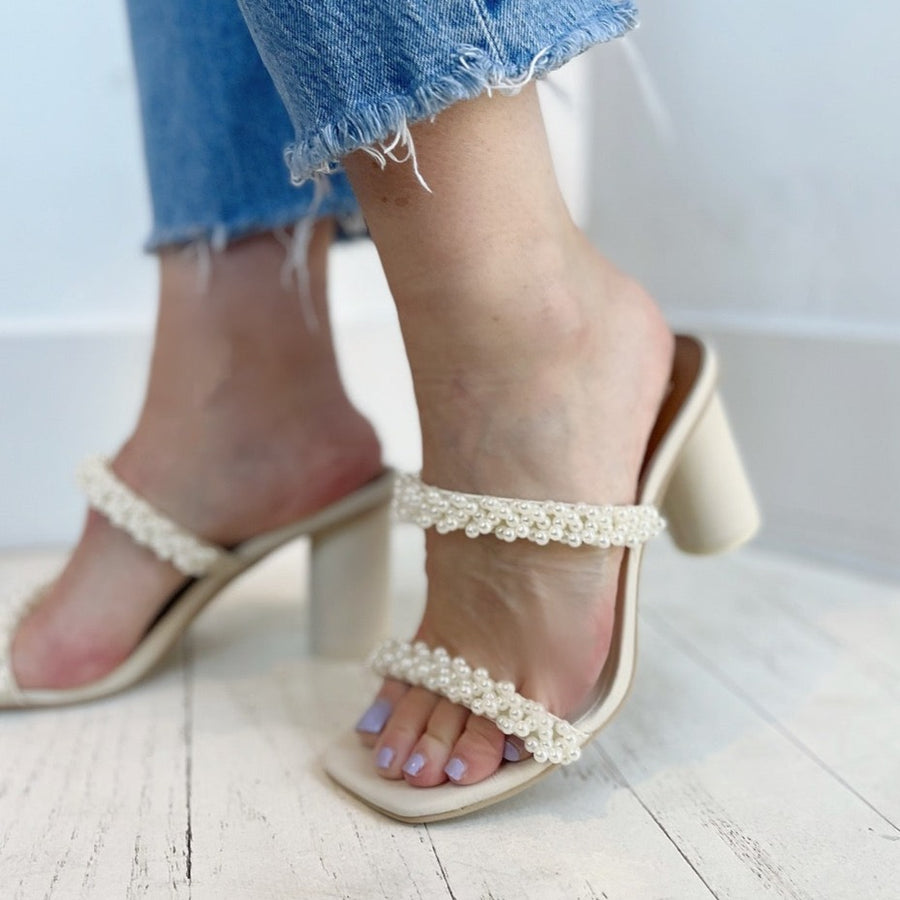 DOLCE VITA - NOEL SANDAL IN PEARL/VANILLA SYNTHETIC LEATHER