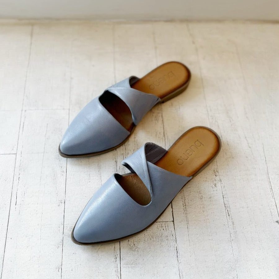 BUENO - BLAKELY MULE IN POWDER BLUE LEATHER