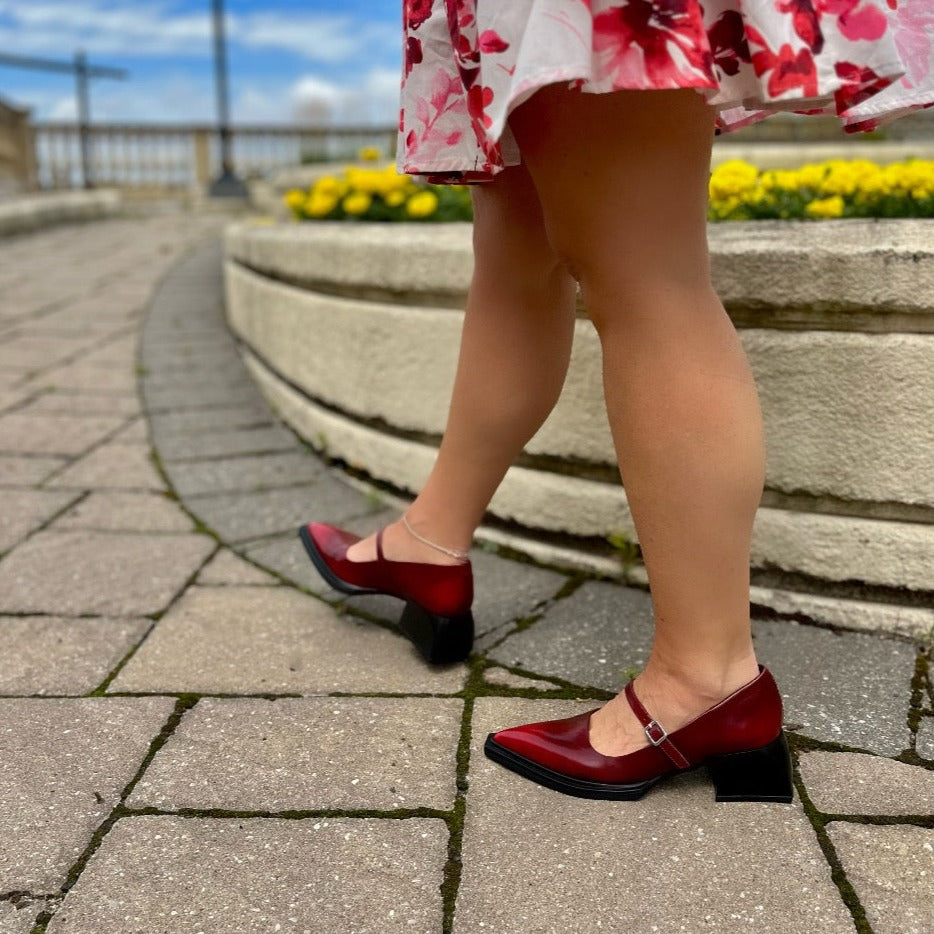 VIVIAN PUMP IN RED - Urban Shoe Myth