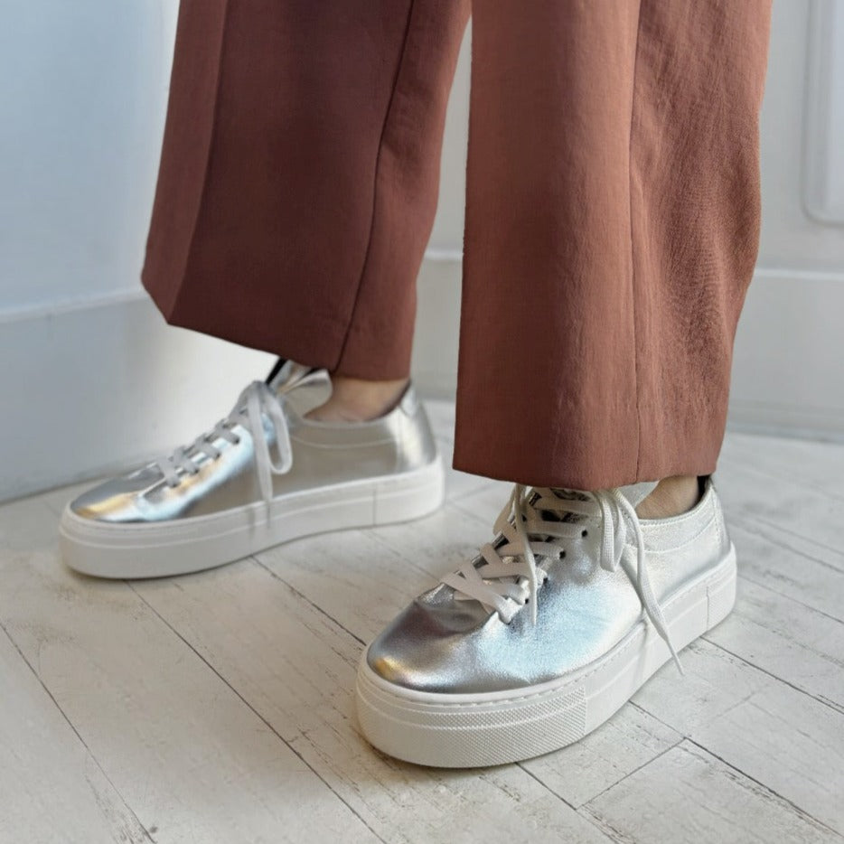 ATELIERS - VINCE SNEAKER IN SILVER LEATHER