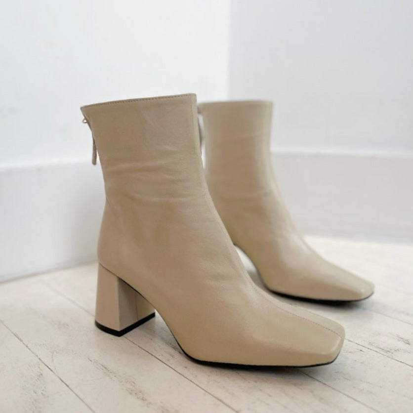 ANGEL ALARCON - LAURYN BOOT 23535-738C IN IVORY LEATHER