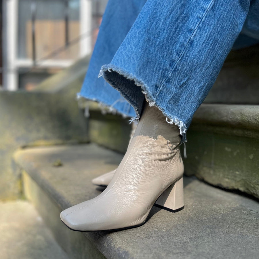 ANGEL ALARCON - LAURYN BOOT 23535-738C IN IVORY LEATHER