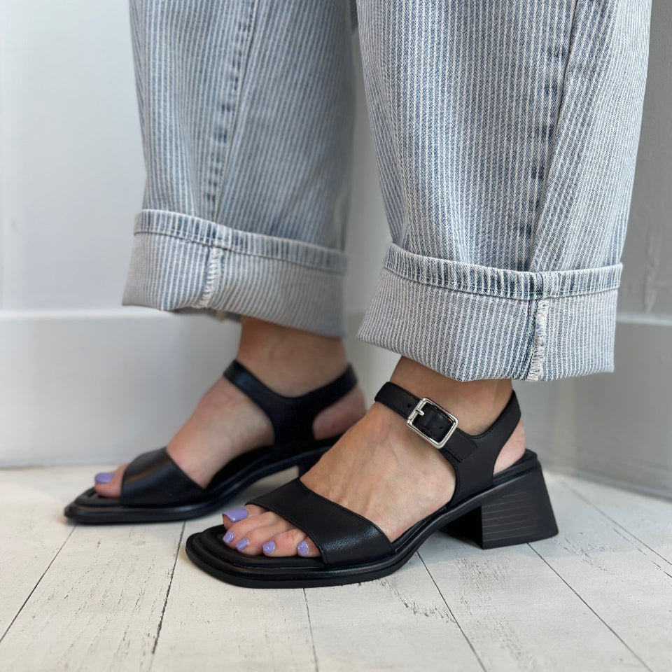 VAGABOND SHOEMAKERS - INES SANDAL IN BLACK LEATHER