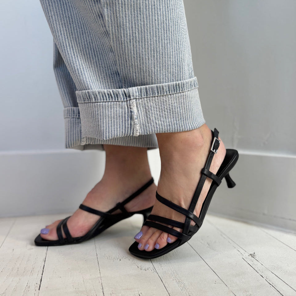 VAGABOND SHOEMAKERS - JONNA HEELED SANDAL IN BLACK LEATHER