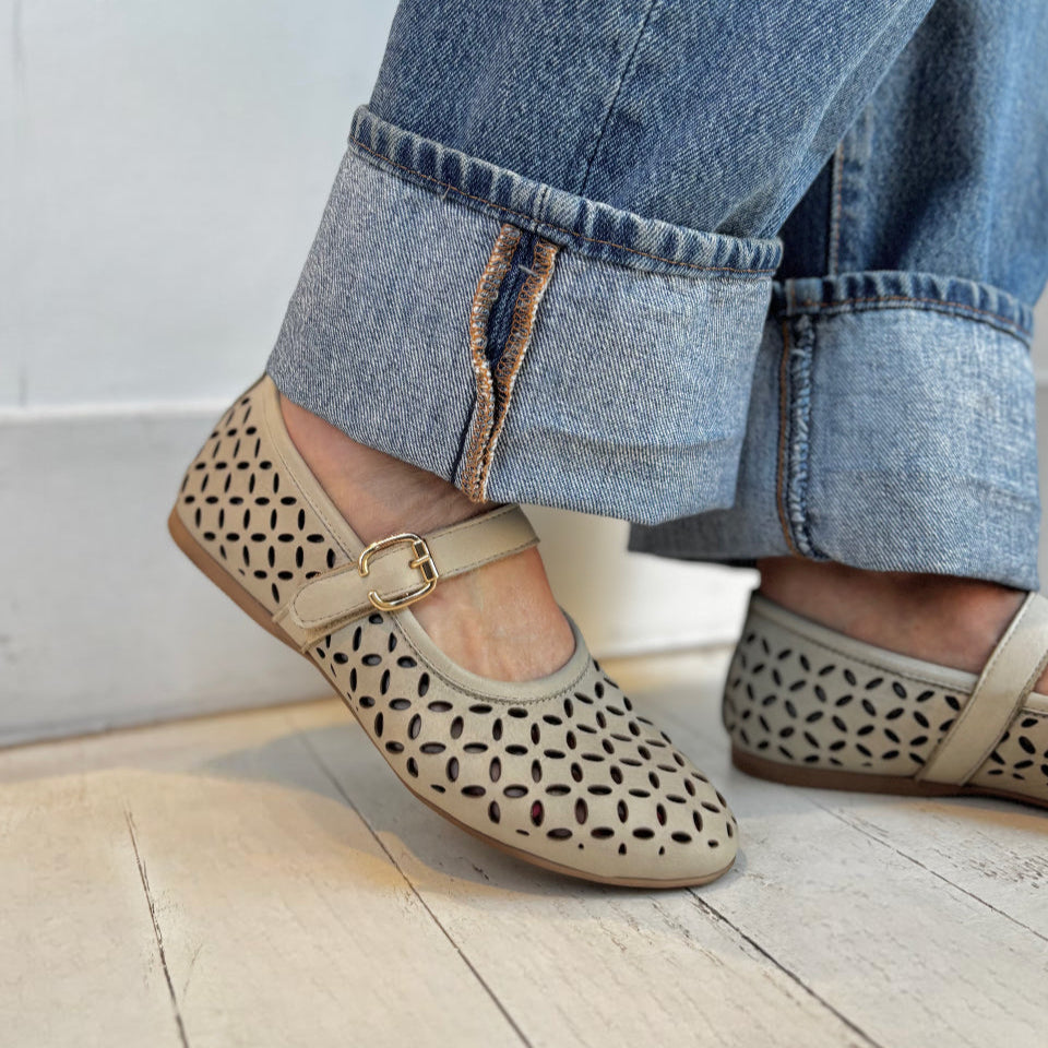 BUENO - KEHLANI MARY-JANE FLAT IN BAMBOO LEATHER