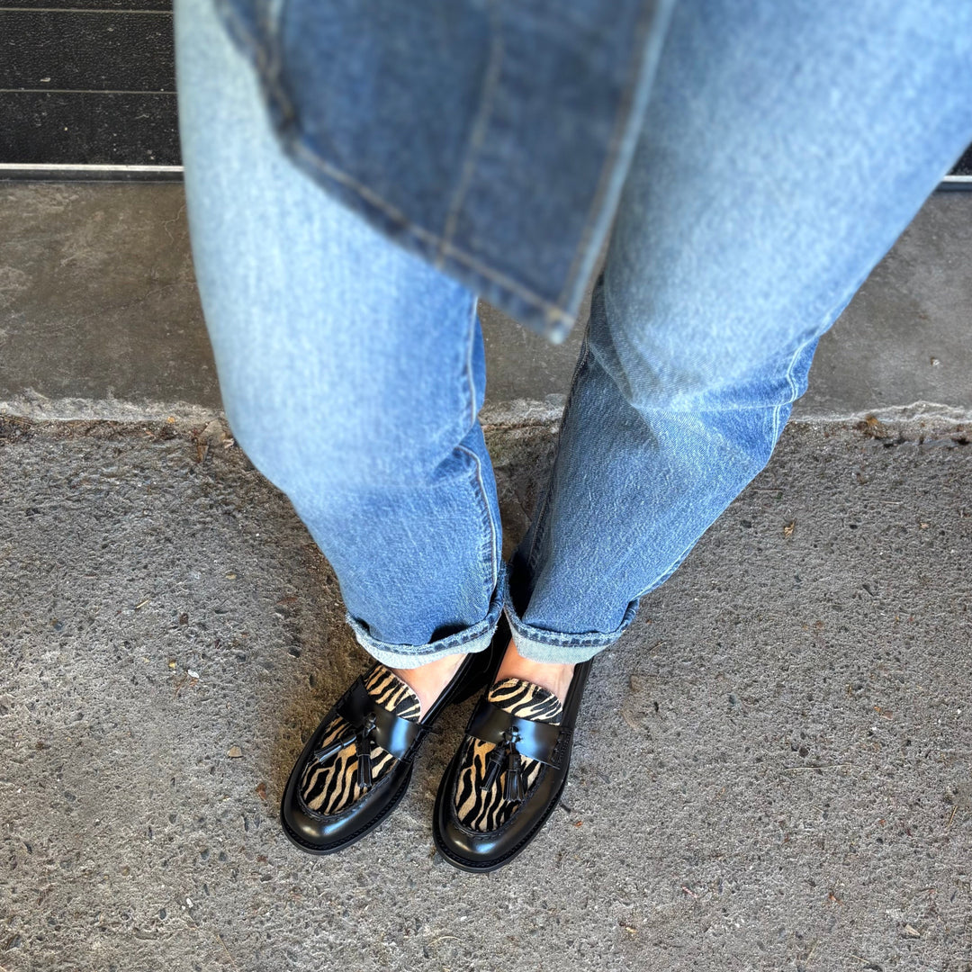 VAGABOND SHOEMAKERS - LINN LOAFER IN BLACK LEATHER/BEIGE PONY HAIR