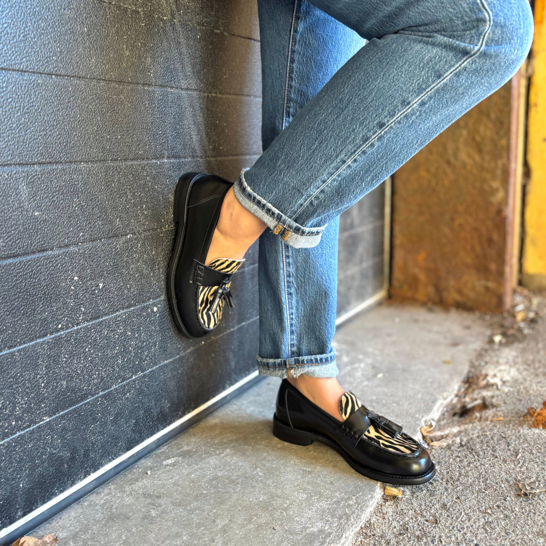 VAGABOND SHOEMAKERS - LINN LOAFER IN BLACK LEATHER/BEIGE PONY HAIR