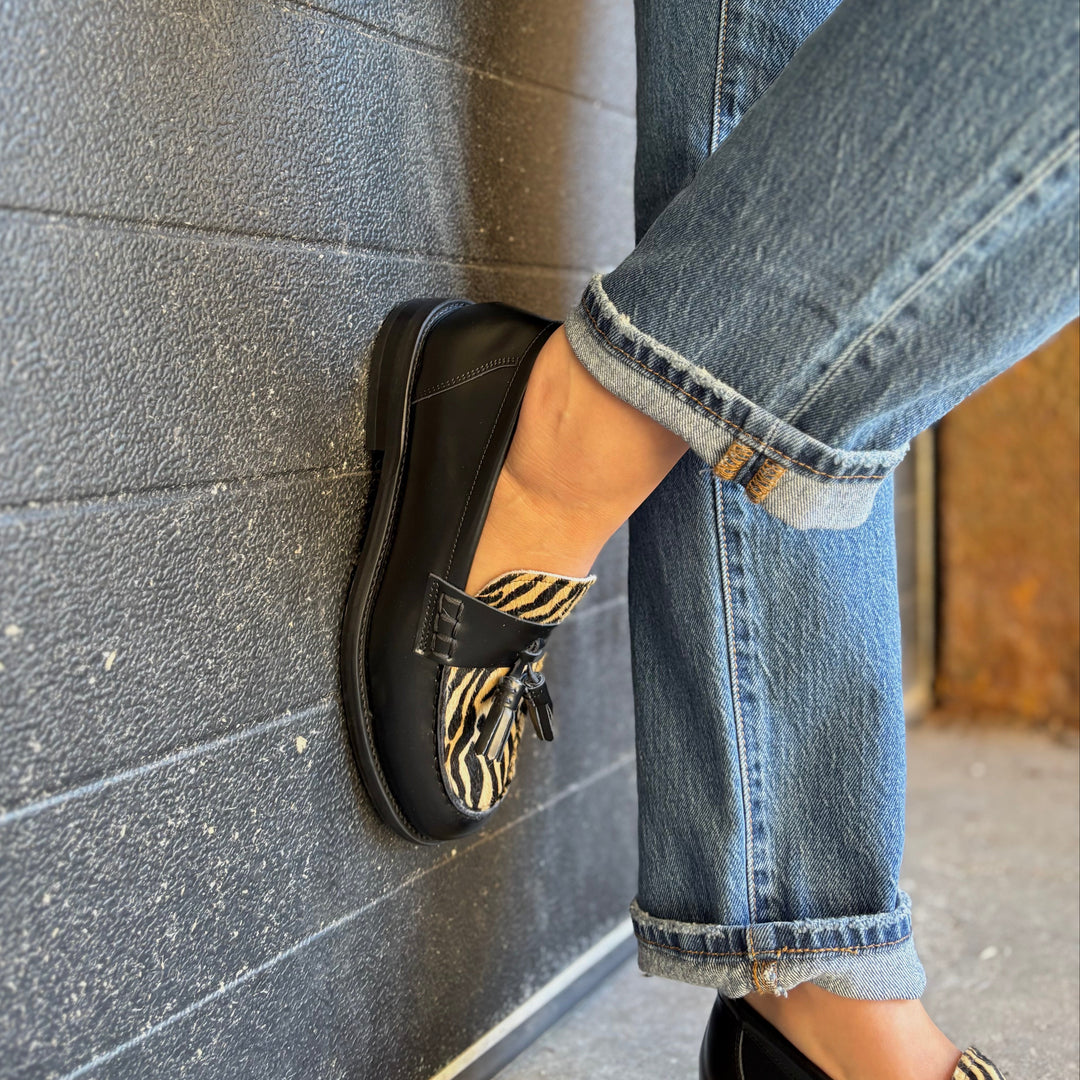 VAGABOND SHOEMAKERS - LINN LOAFER IN BLACK LEATHER/BEIGE PONY HAIR