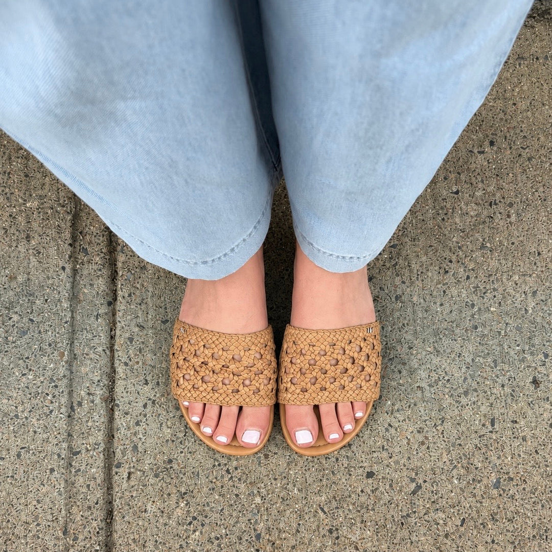 MICHAEL KORS - MAYES SANDAL IN LUGGAGE LEATHER