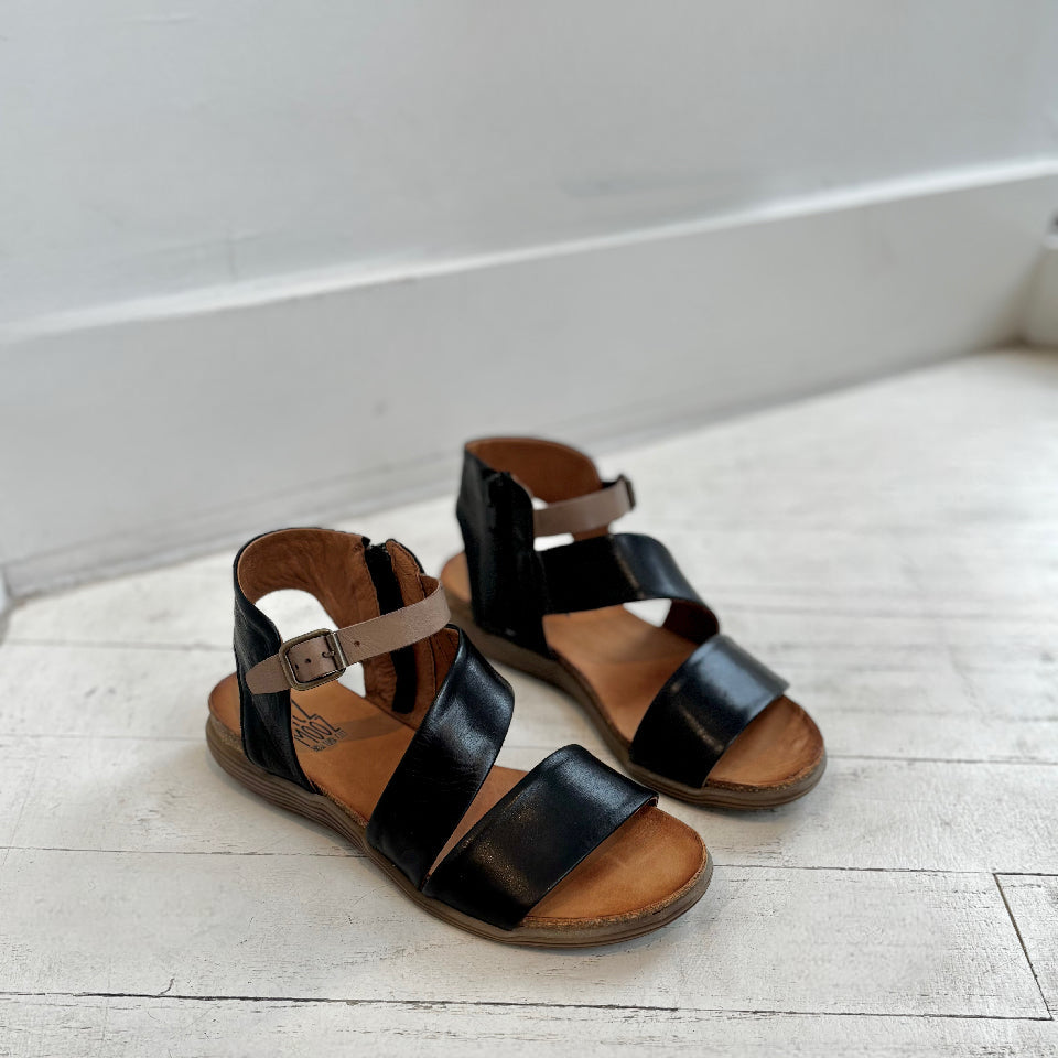 MIZ MOOZ - MEADOW SANDAL IN BLACK LEATHER