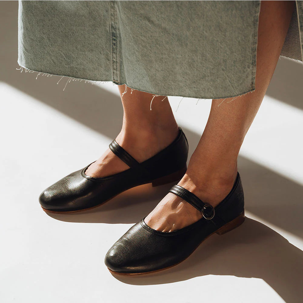POPPY BARLEY - MODERN-DAY MARY-JANE FLAT IN BLACK LEATHER