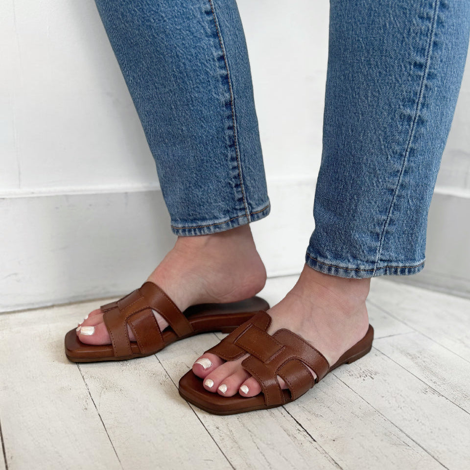 MIZ MOOZ - PALMYRA SLIDE SANDAL IN BRANDY LEATHER