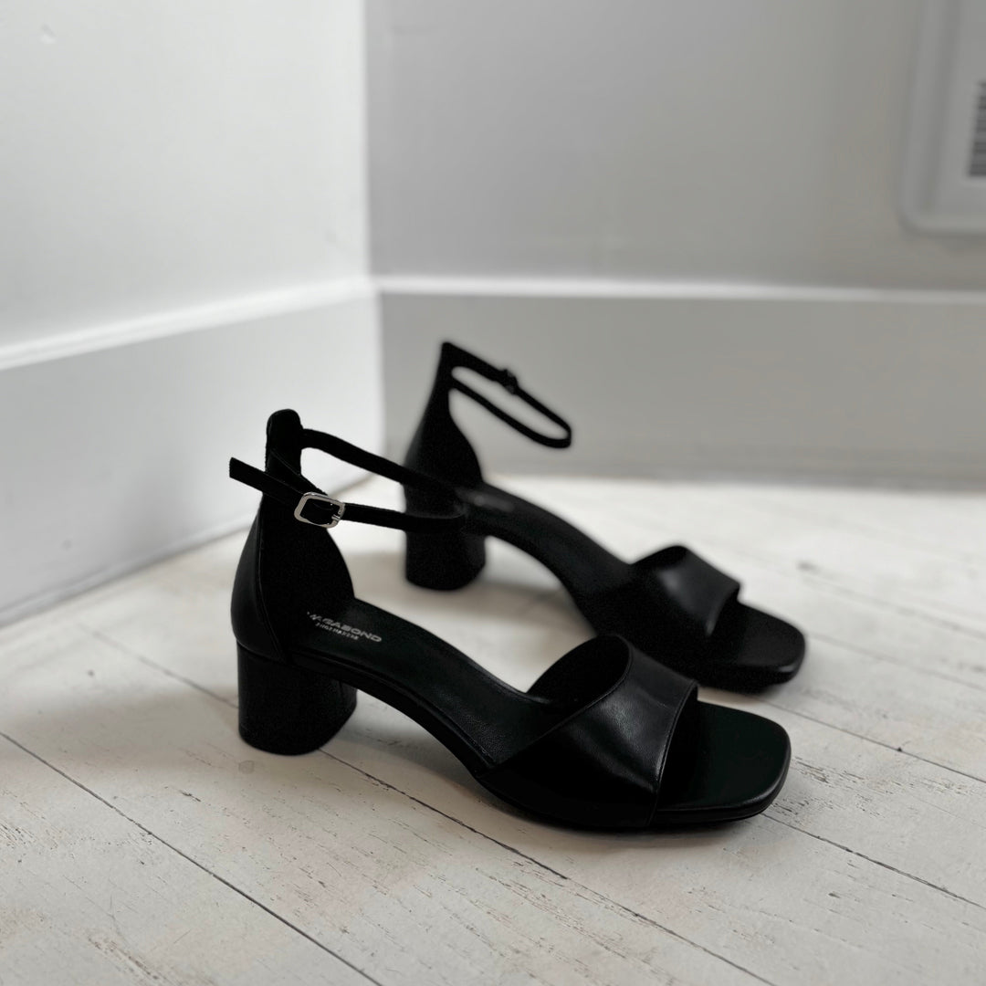 VAGABOND - PIPER HEELED SANDAL IN BLACK LEATHER