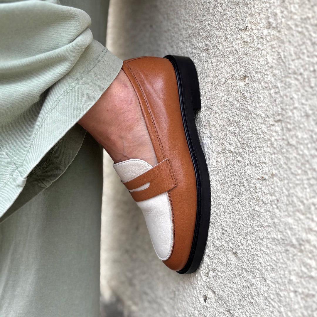 POPPY BARLEY - MILAN LOAFER IN BRANDY/CREAM LEATHER