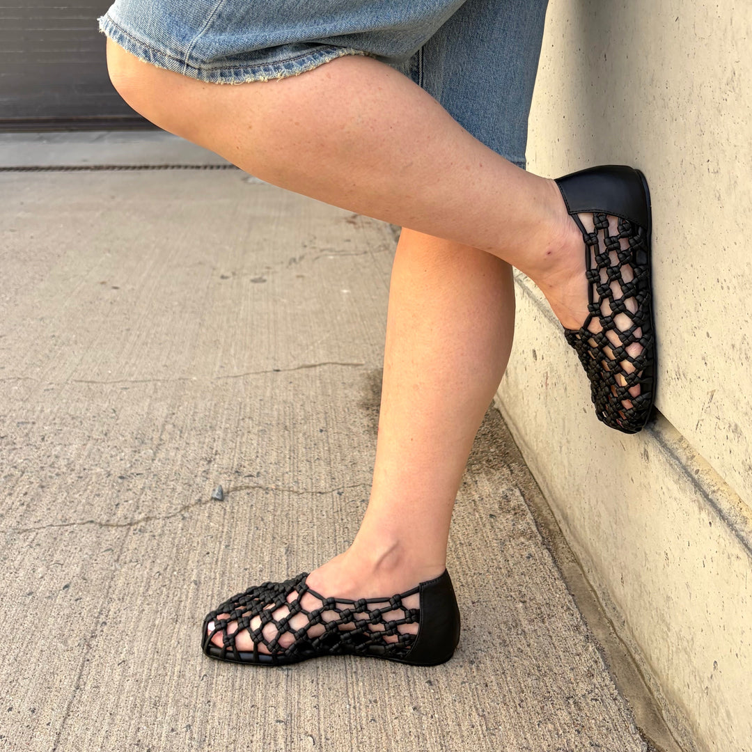 MOLLINI - SANTIAGO FLAT IN BLACK WOVEN LEATHER
