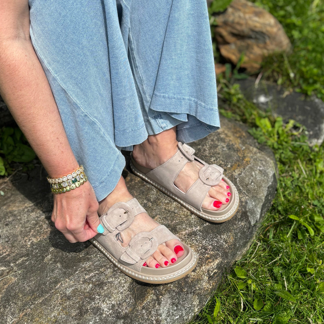 DOLCE VITA - SHAUNY SLIDE SANDAL IN DARK TAUPE SUEDE