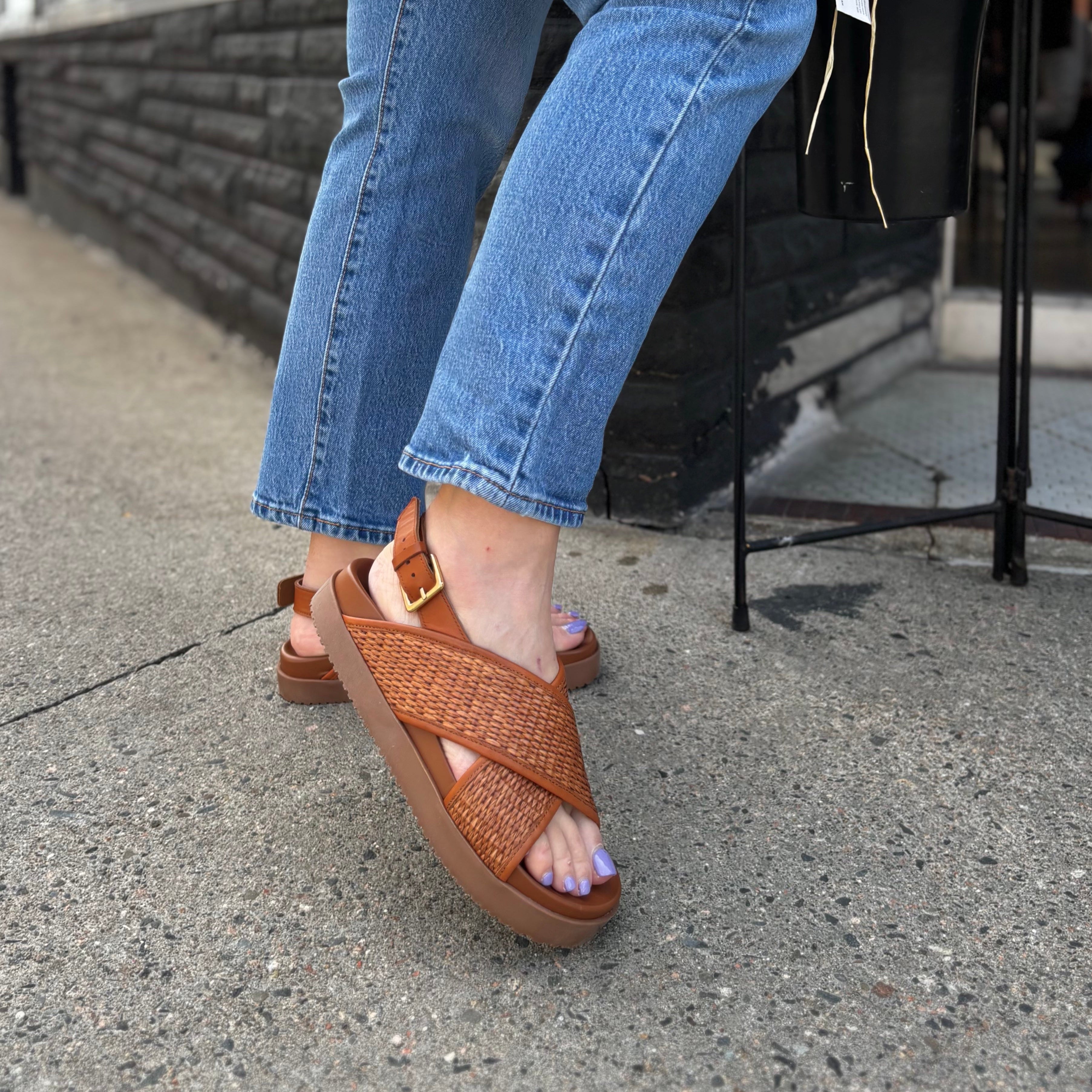 サンダル・ミュール 3Juin Giglio Syria Satin Candy Sandal Model 3Juin Giglio Syria Satin Candy Sandal Model in Pink | Lyst