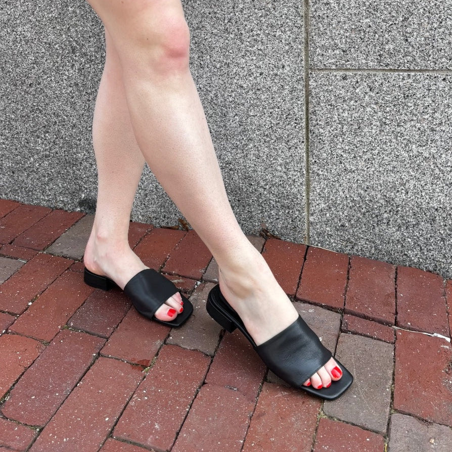 SISTER X SOEUR - BOBBY SLIDE SANDAL IN BLACK LEATHER
