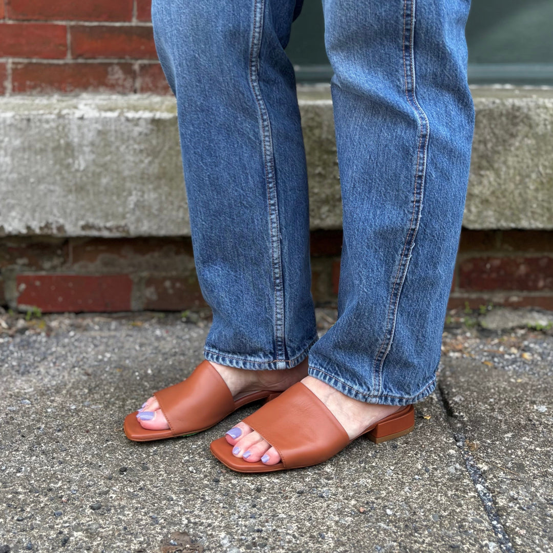 SISTER X SOEUR - BOBBY SLIDE SANDAL IN TAN LEATHER