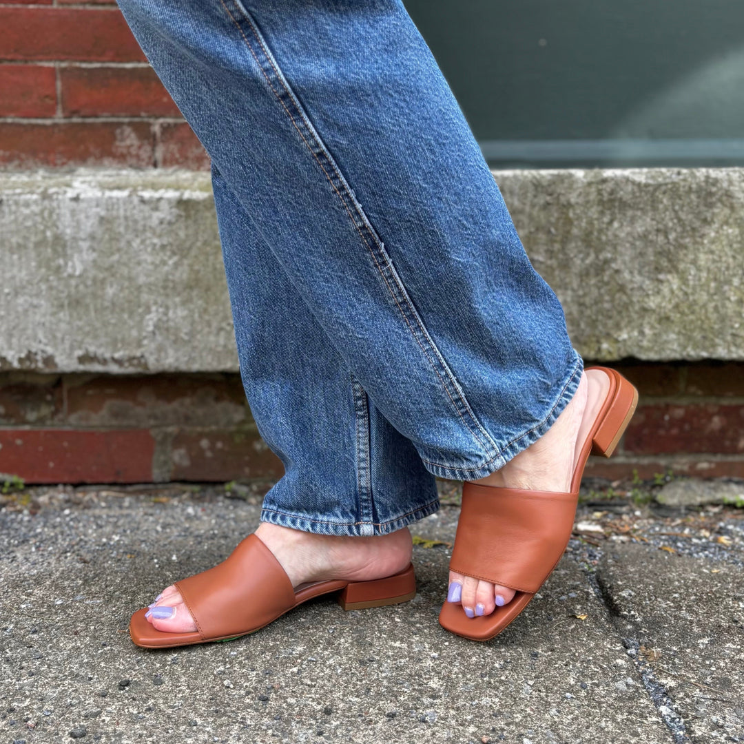 SISTER X SOEUR - BOBBY SLIDE SANDAL IN TAN LEATHER
