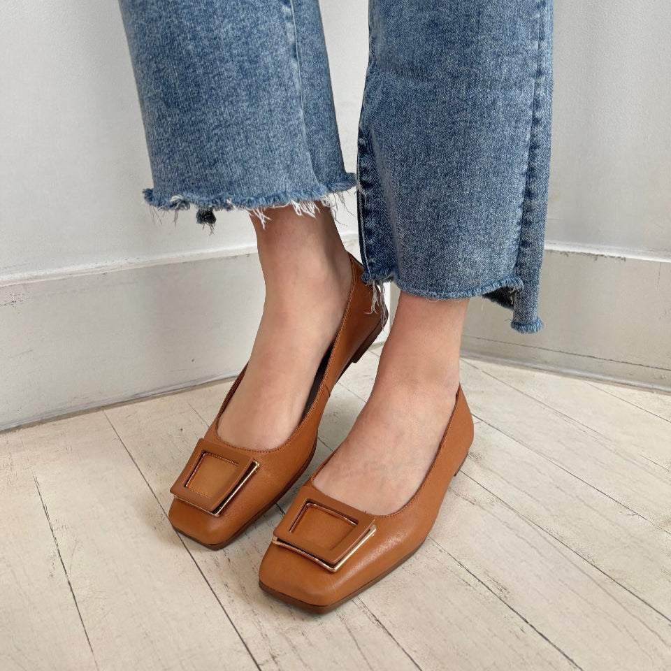ATELIERS - SONATA FLAT IN TAN LEATHER