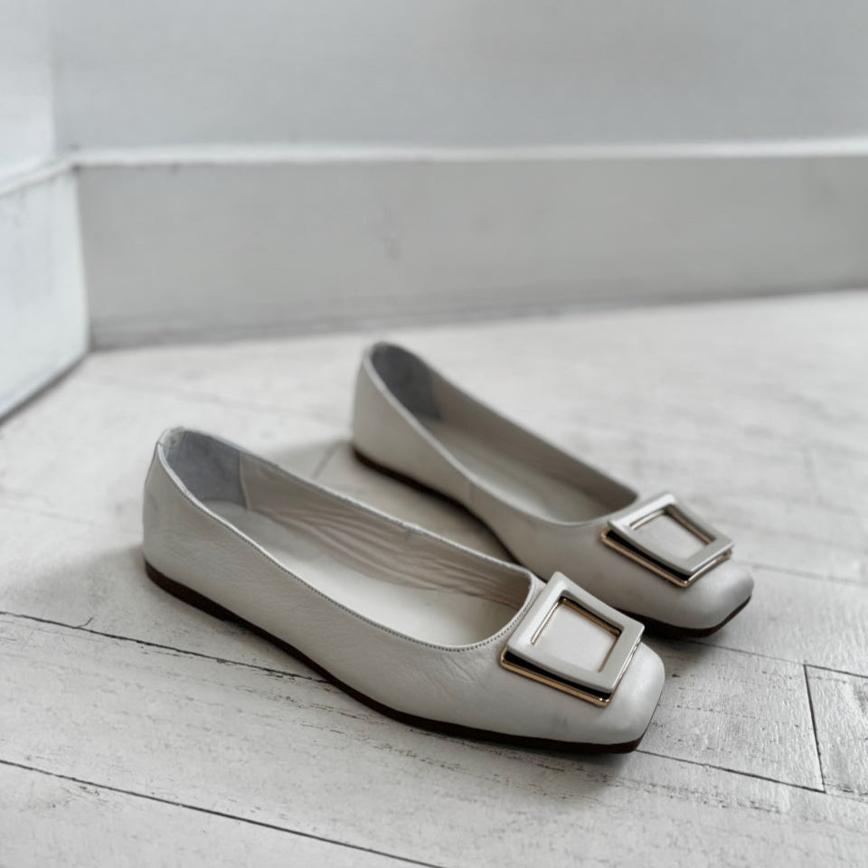 ATELIERS - SONATA FLAT IN OFF WHITE LEATHER