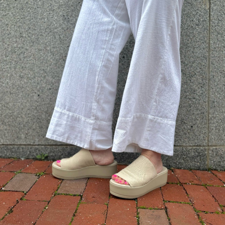 STEVE MADDEN - SLINKY SLIDE SANDAL IN SAND TEXTILE