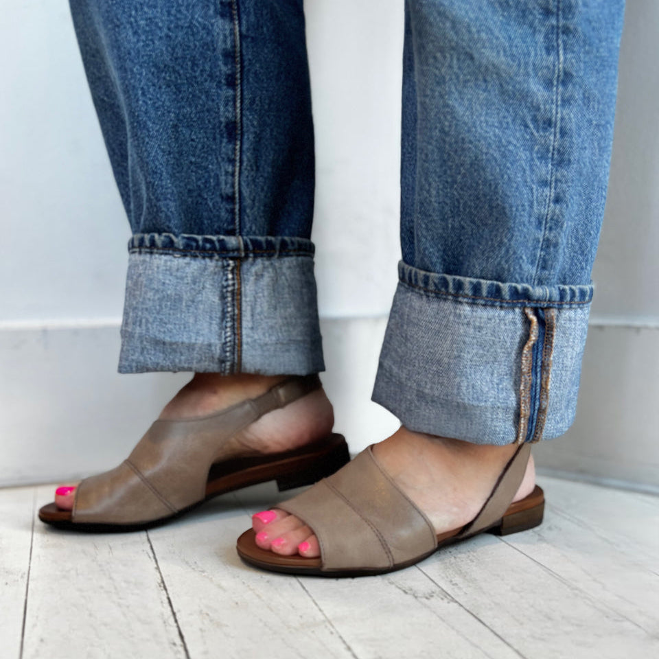 BUENO - TANSING SLINGBACK SANDAL IN LIGHT GREY LEATHER