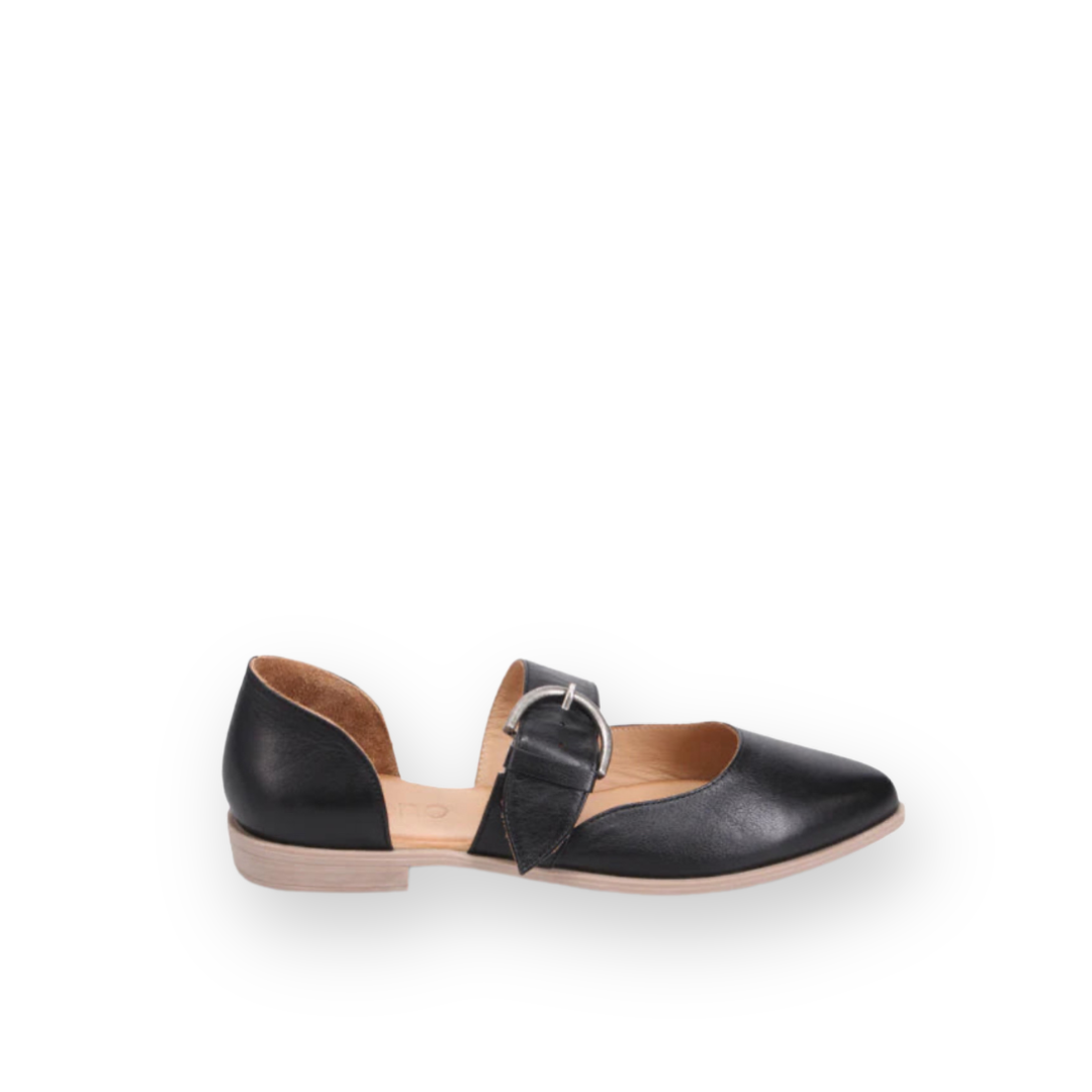 BUENO - BRITTANY FLAT IN BLACK LEATHER