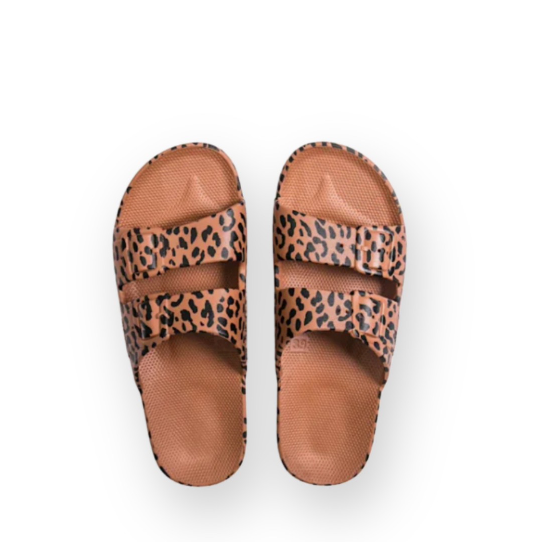 FREEDOM MOSES - EVA SLIDE SANDAL IN LEOPARD/TOFFEE