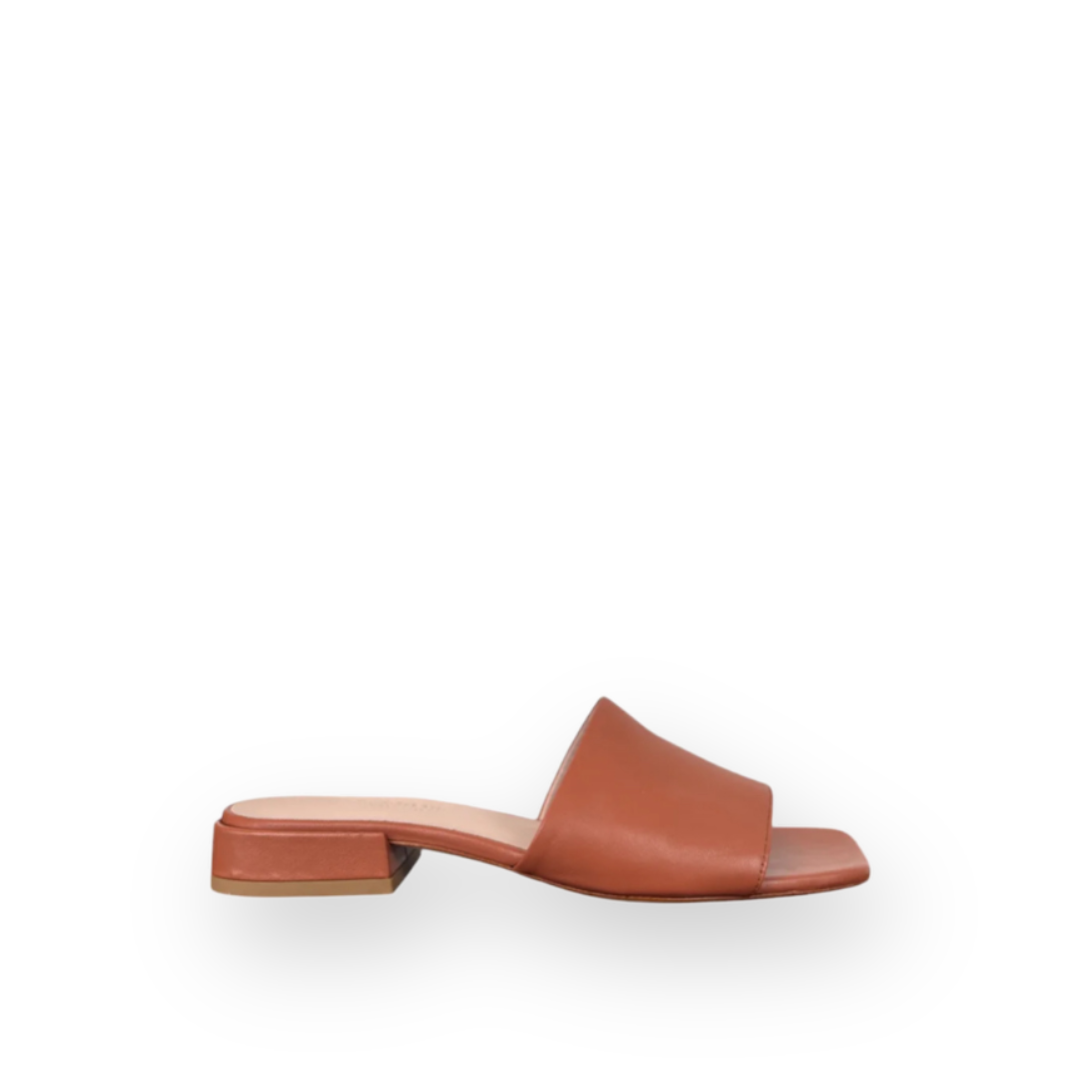 SISTER X SOEUR - BOBBY SLIDE SANDAL IN TAN LEATHER