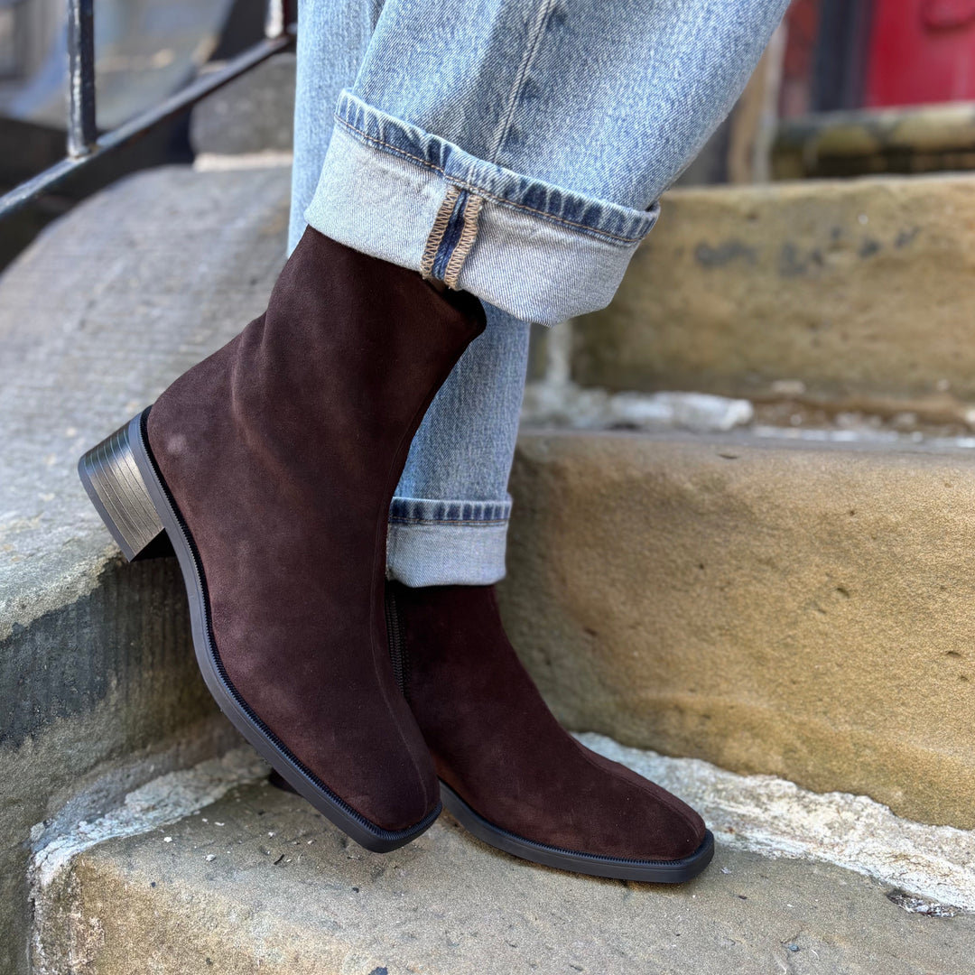 VAGABOND SHOEMAKERS - BLANCA BOOT IN DARK BROWN SUEDE