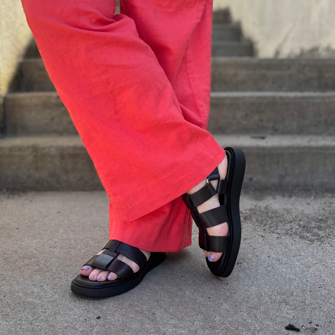 VAGABOND SHOEMAKERS - CONNIE SANDAL IN BLACK LEATHER