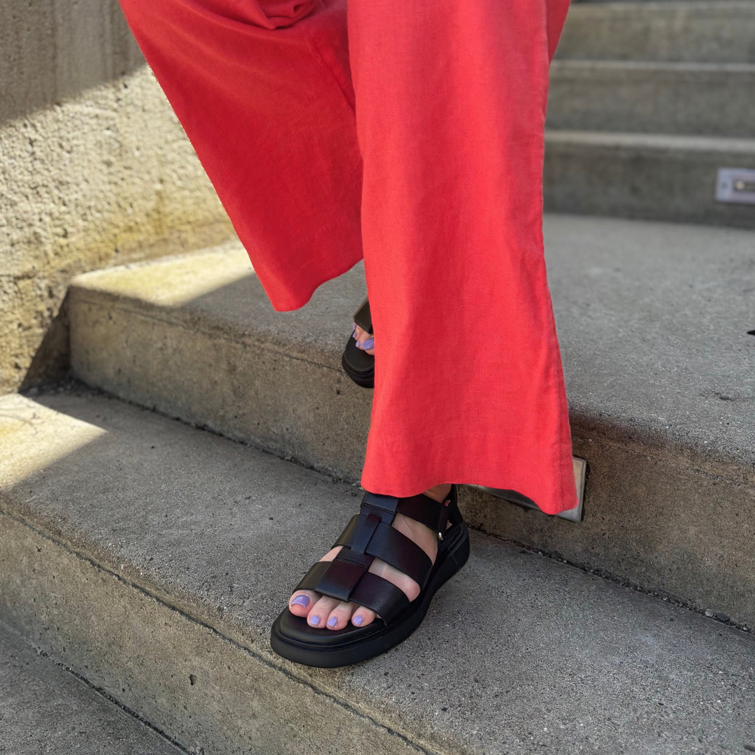 VAGABOND SHOEMAKERS - CONNIE SANDAL IN BLACK LEATHER