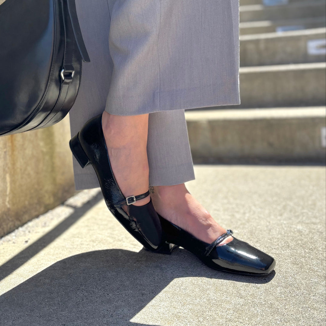 VAGABOND SHOEMAKERS - DEBBI PUMP IN BLACK PATENT LEATHER