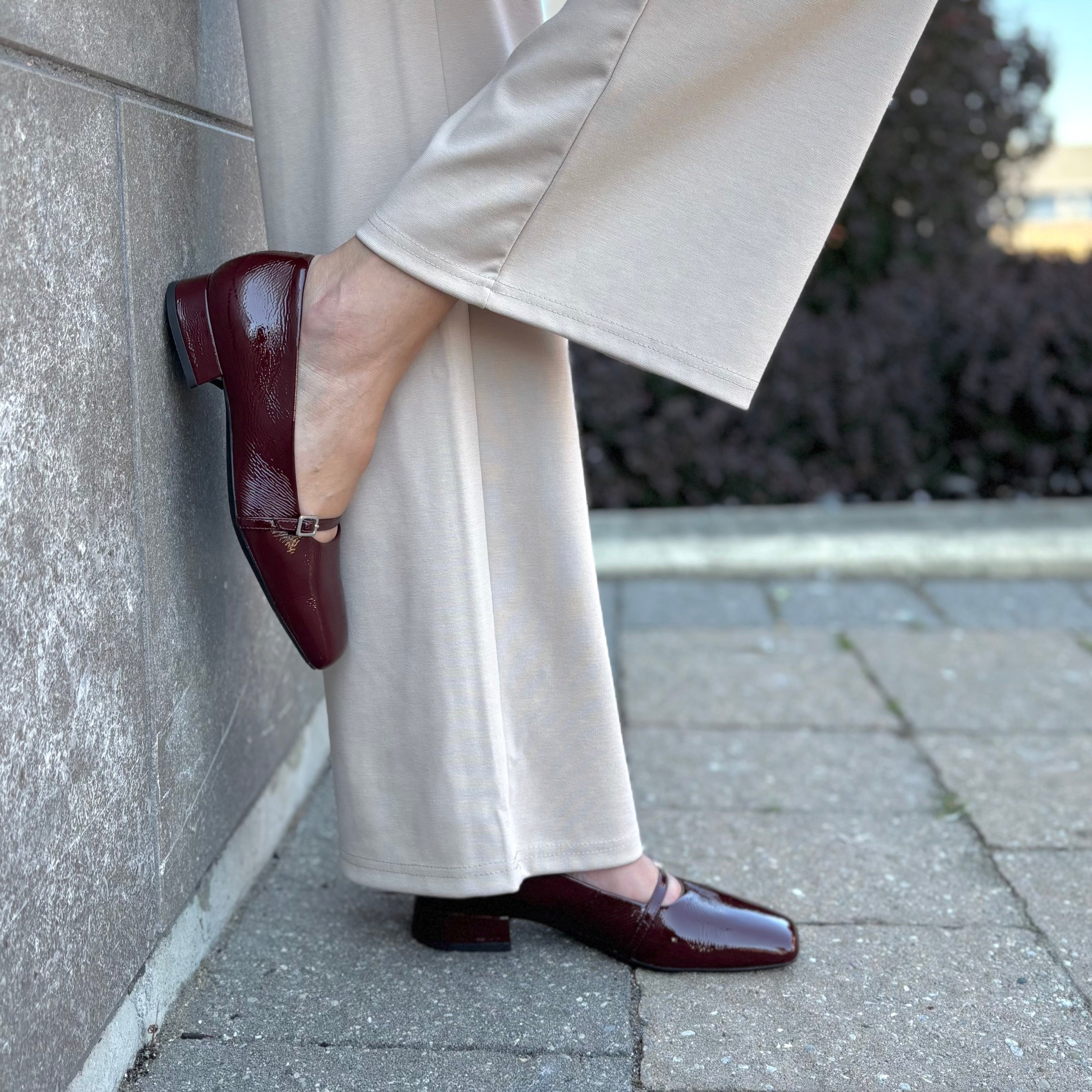 VAGABOND SHOEMAKERS - DEBBI MARY-JANE PUMP IN CHERRY PATENT