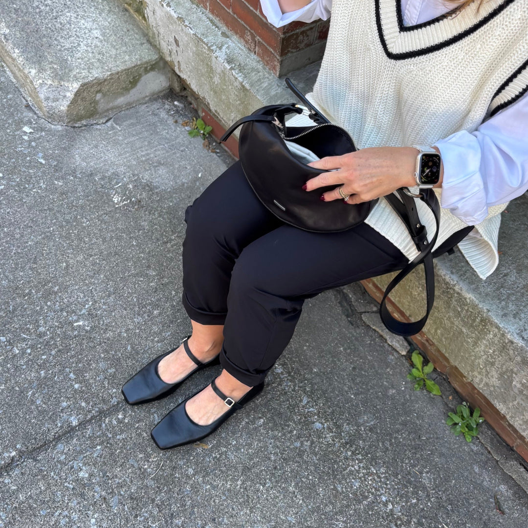 VAGABOND SHOEMAKERS - DELIA MARY-JANE FLAT IN BLACK LEATHER